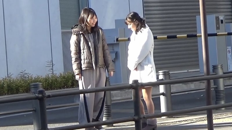 人妻をレズナンパしてヤリ部屋でハメ撮りレズ