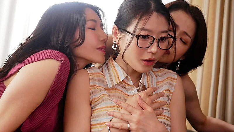 2人の熟女に強引にレズられ3Pレズに沼るノンケ人妻